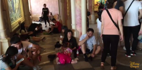 上海迪士尼嚇親外國遊客的10大行為 Youtuber：完全不像日本迪士尼